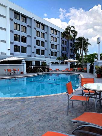 Images Holiday Inn Express & Suites Miami - Hialeah, an IHG Hotel