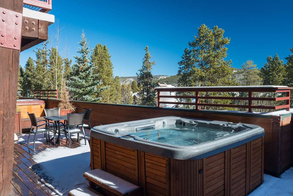 Guest room bath