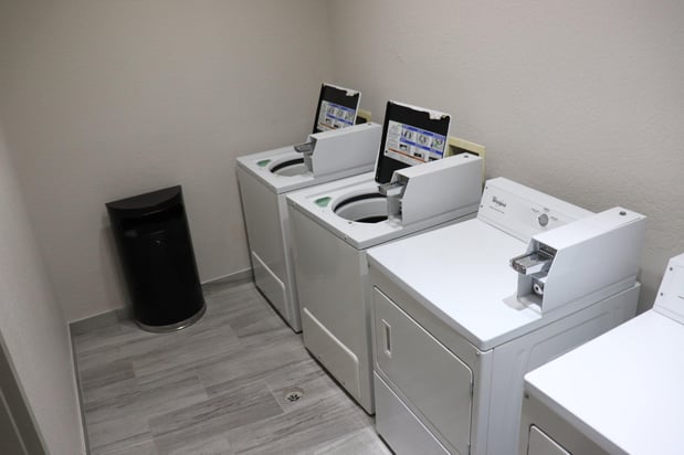 Images Holiday Inn Express & Suites Clearwater/US 19 N by IHG