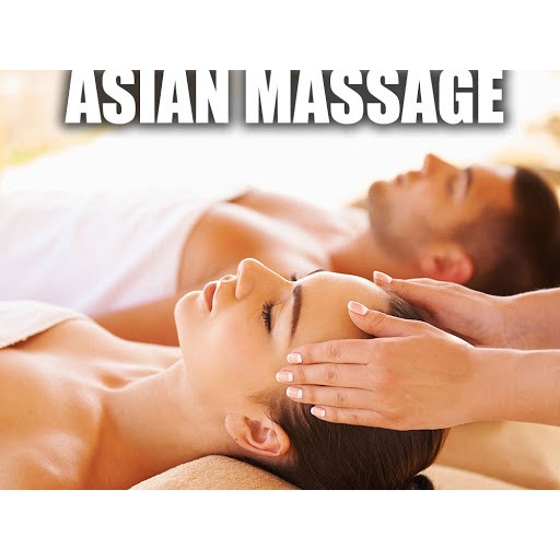 Relax Wood Massage Logo
