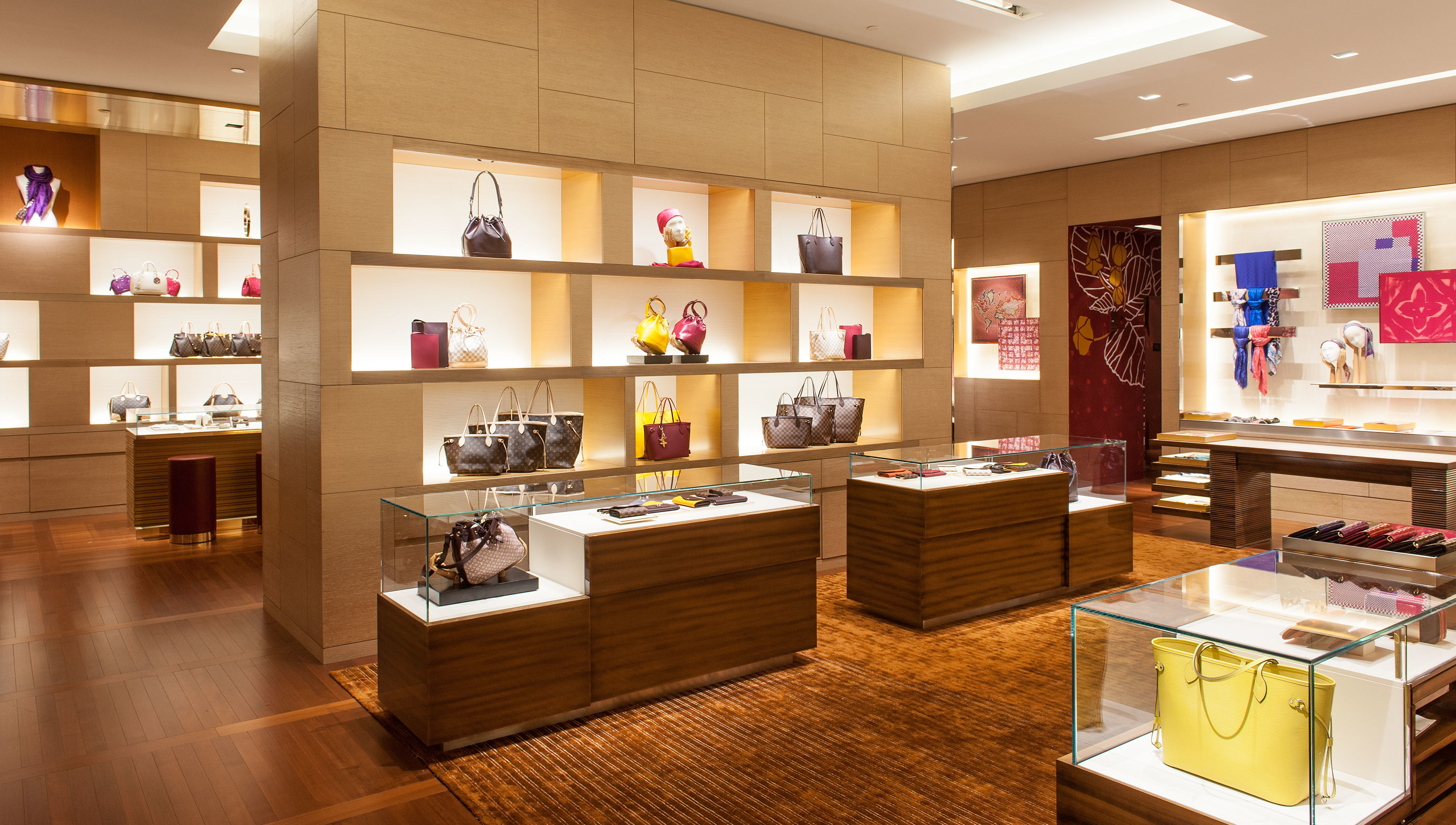 Louis Vuitton Honolulu Gump's Building - Leather Goods Store in