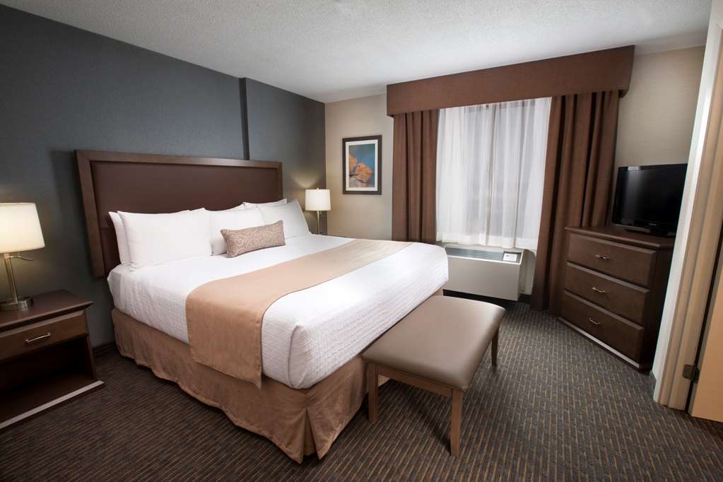 Tower Suite Best Western Plus Cairn Croft Hotel Niagara Falls (905)356-1161