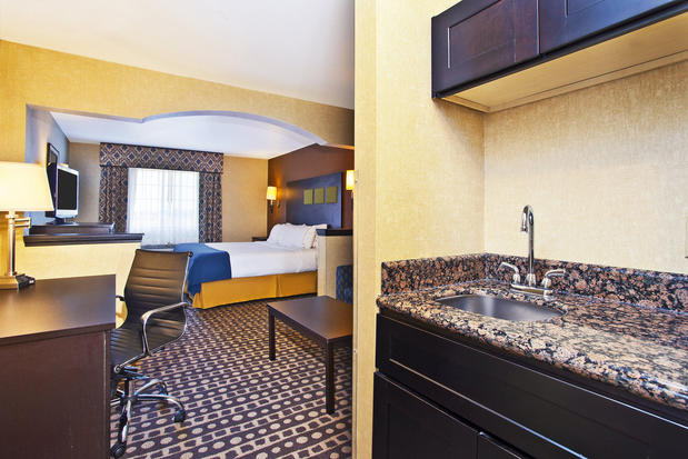 Images Holiday Inn Express & Suites Wabash, an IHG Hotel