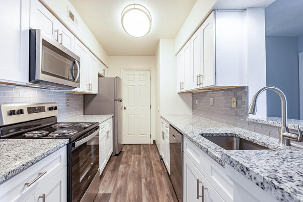 Images Hidden Lakes Apartment Homes