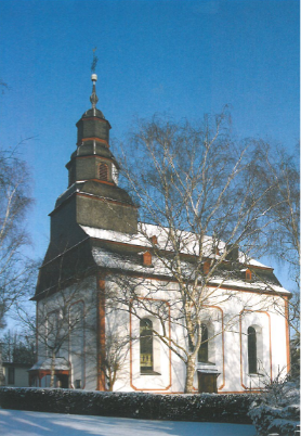 Farbgebung seit den 1990er Jahren schlicht cremeweiß im Sinne einer reformierten Predigtkirche. Mit ca. 400 Sitzplätzen. Foto Plodek