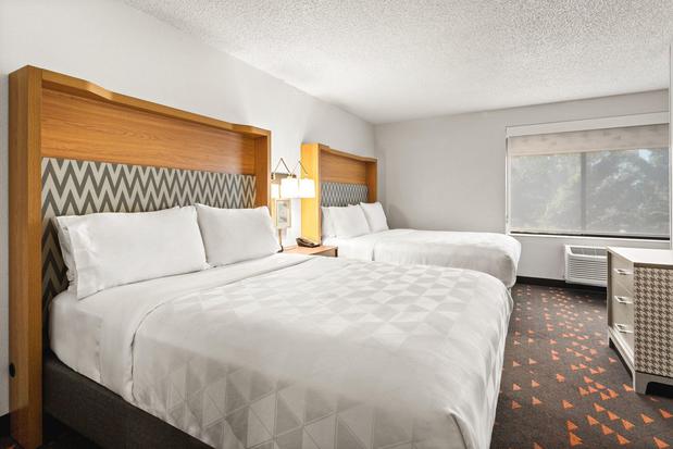 Images Holiday Inn & Suites Bothell by IHG
