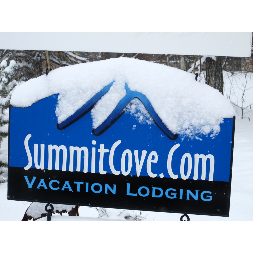 SummitCove Vacation Lodging Logo