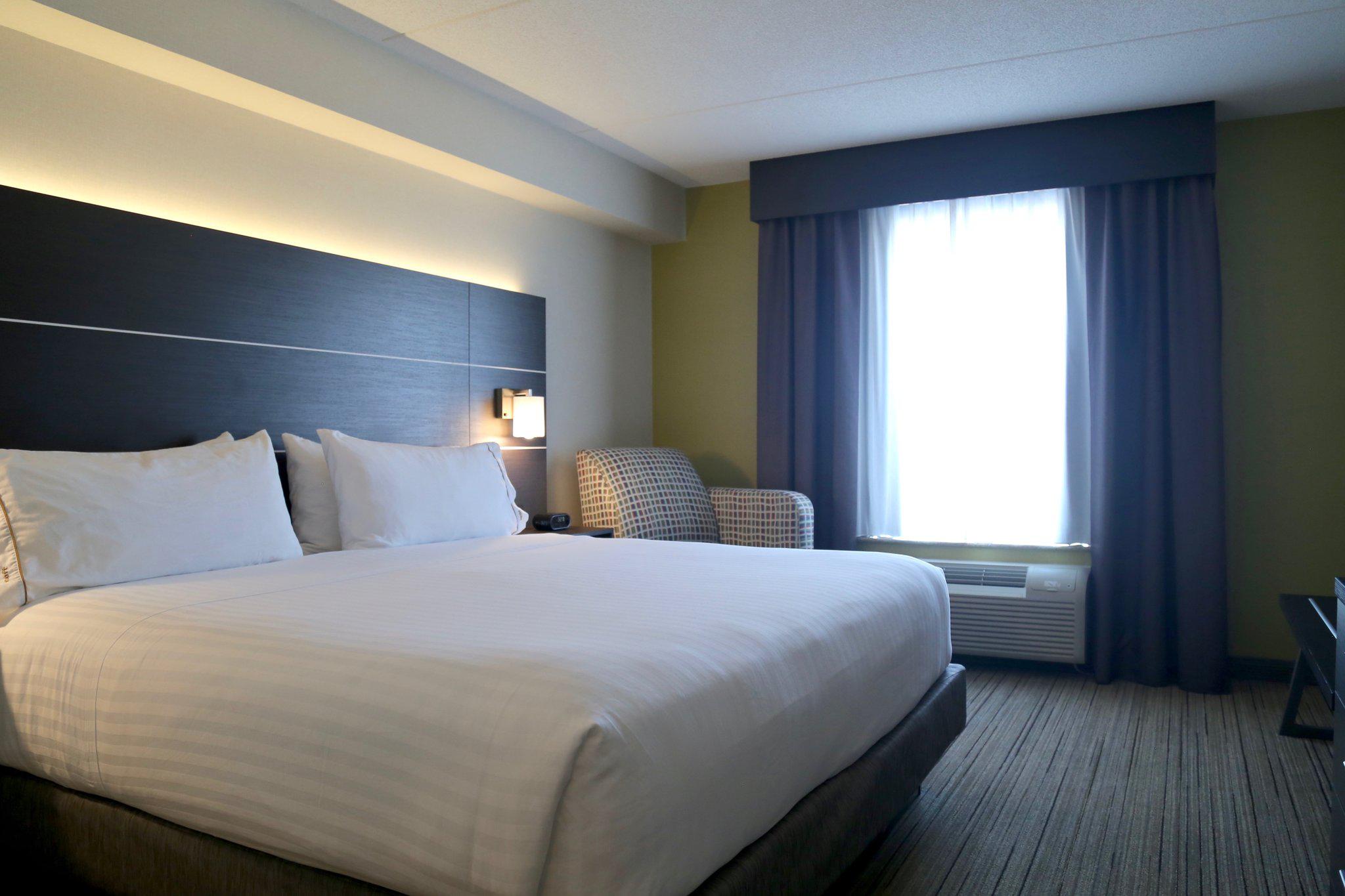 Holiday Inn Express & Suites Brampton, an IHG Hotel Brampton (905)791-7433