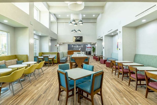 Images Hampton Inn & Suites Cleburne