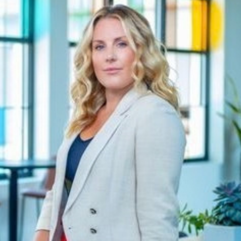 Lauren Cuddeback World Insurance Broker