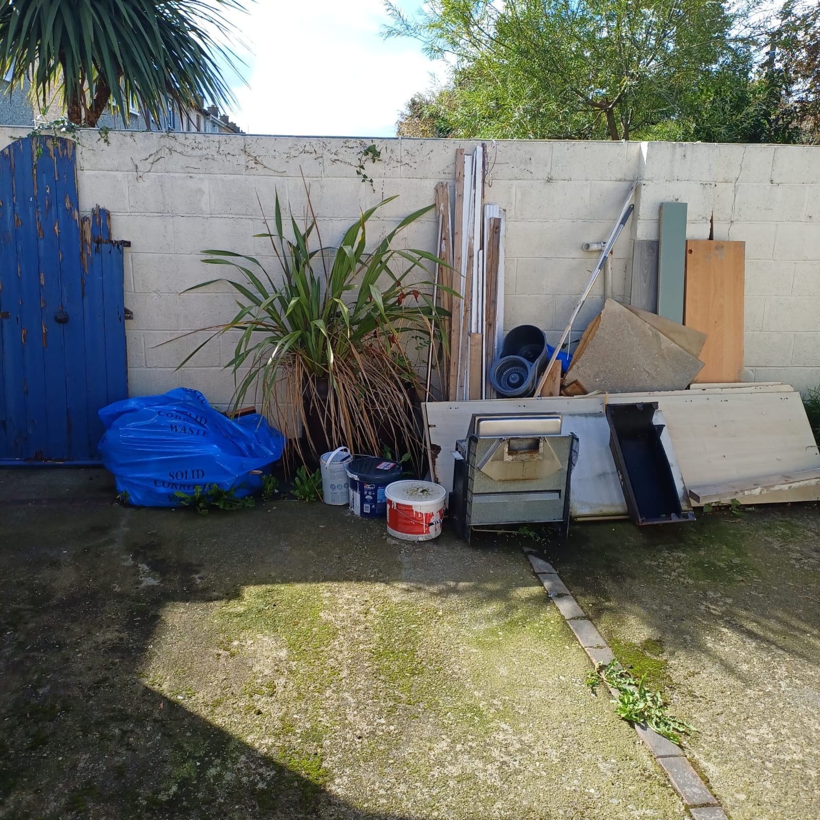 Residential Rubbish Removal, Commercial Waste Removal, Garden Waste Clearance, Construction & Renovation Waste Removal, Attic, Garage & Shed Clearance, Tree Removal & Green Waste Recycling