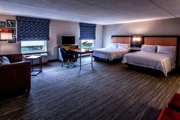 Images Hampton Inn & Suites Staten Island