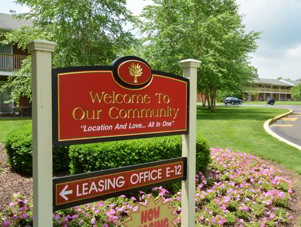 Images Country Manor Apartments