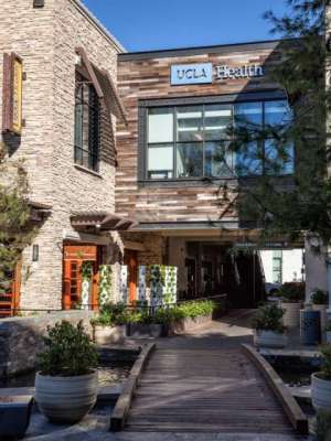 Images UCLA Health Woodland Hills Laboratory