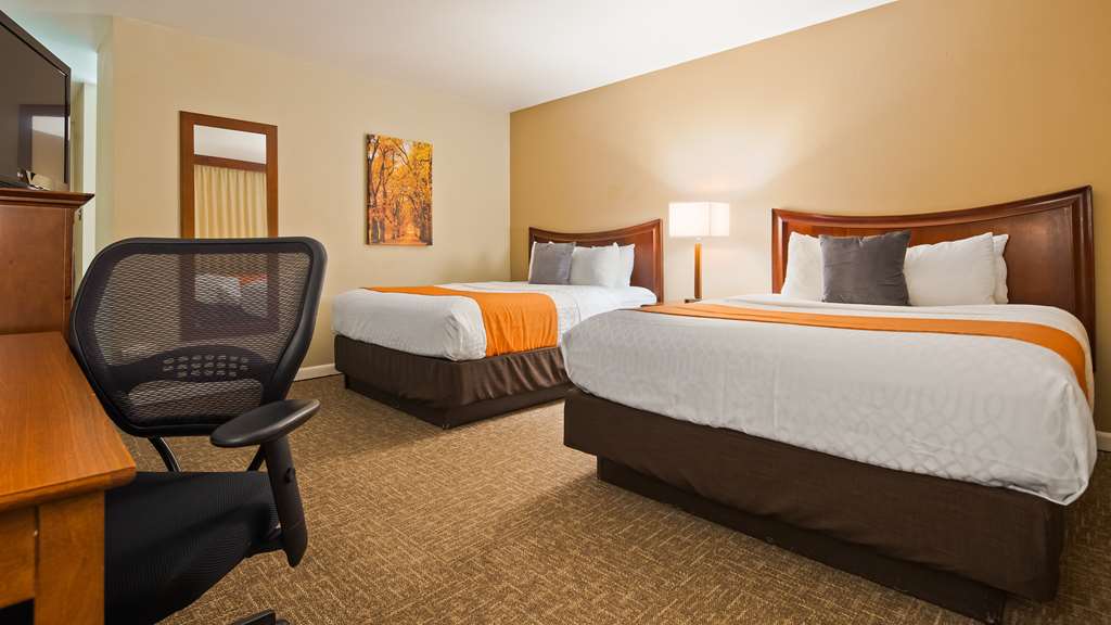 2 beds room Best Western University Inn Fort Collins (970)484-2984