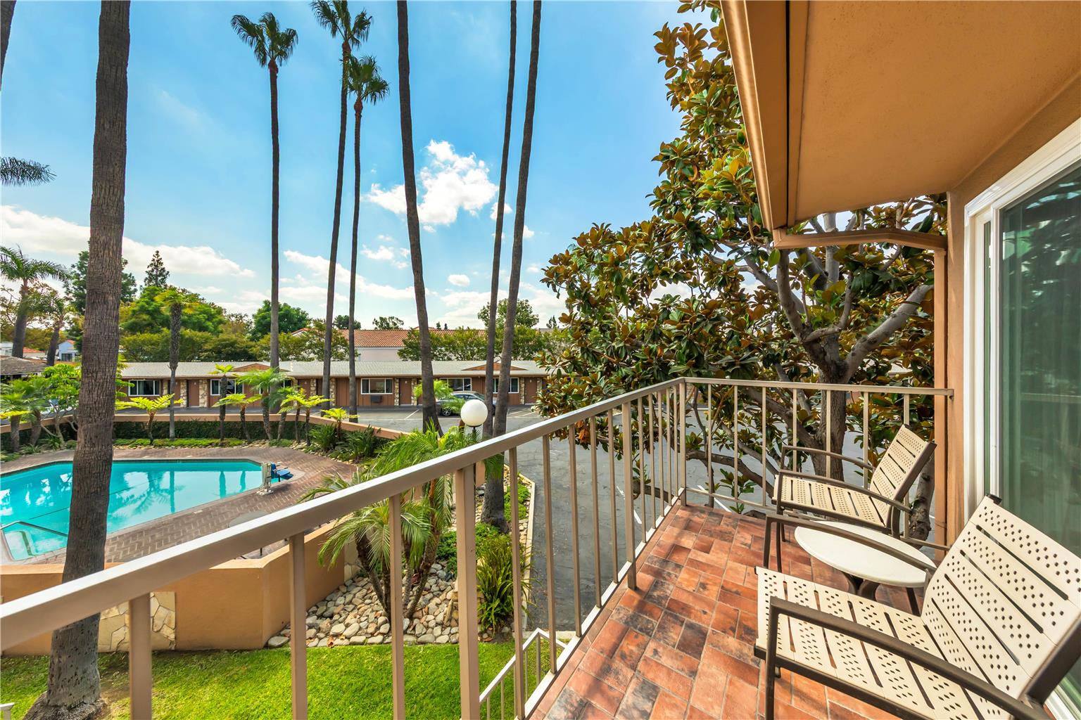 King - Pool View Balcony