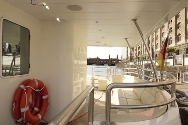 Bilder Solarwaterworld Hafen: Schiffsrundfahrten und Sightseeing Touren in Berlin mit Solar-Katamaran