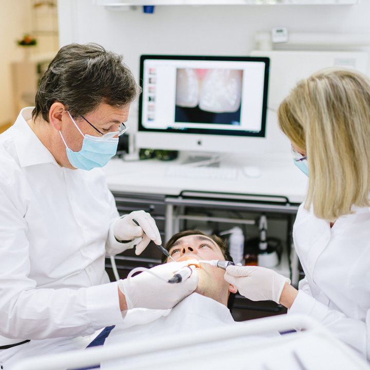 Bild 43 Praxis für Implantologie und ästhetische Zahnheilkunde Dr. Westphalen - Zahnarzt in Gottmadingen in Gottmadingen