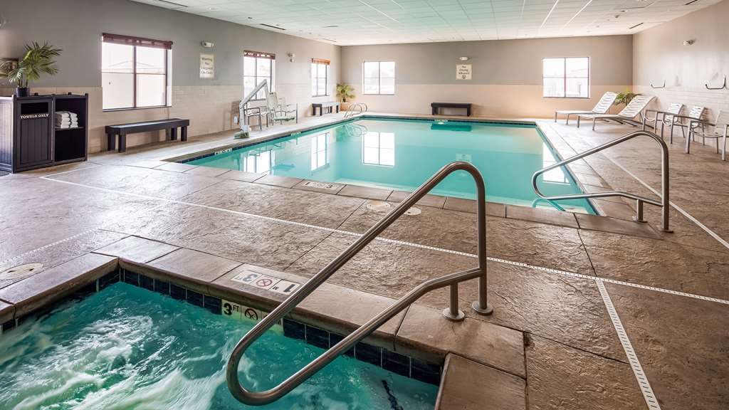Pool Best Western Plus Williston Hotel & Suites Williston (701)572-8800