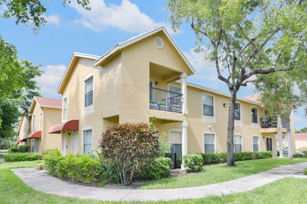 Images Savannah Place Apartments & Townhomes