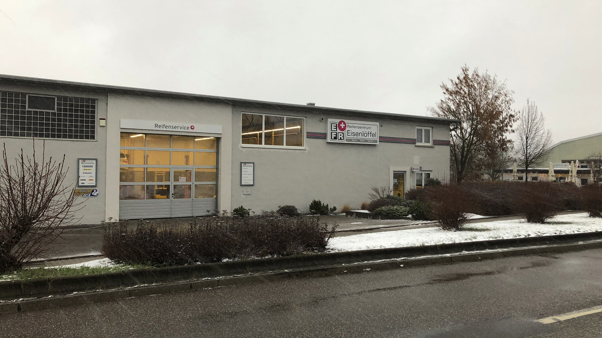 Reifenzentrum Eisenlöffel, Bruckenbachstrasse 38 in Leonberg