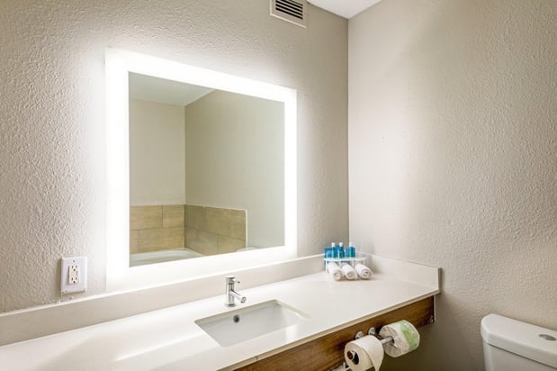 Images Holiday Inn Express & Suites Columbus by IHG