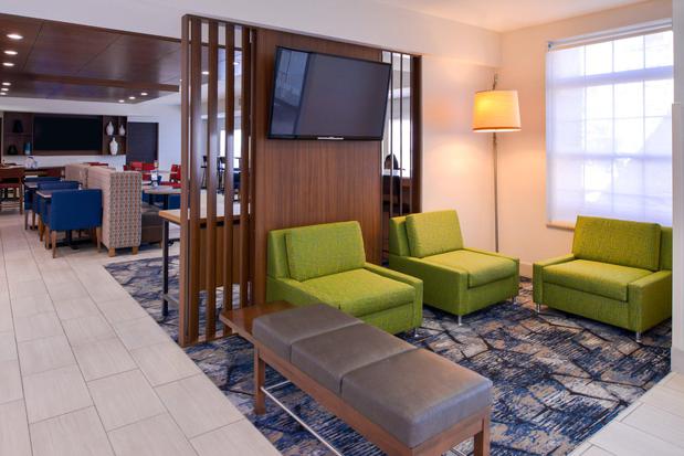 Images Holiday Inn Express & Suites Southfield - Detroit, an IHG Hotel