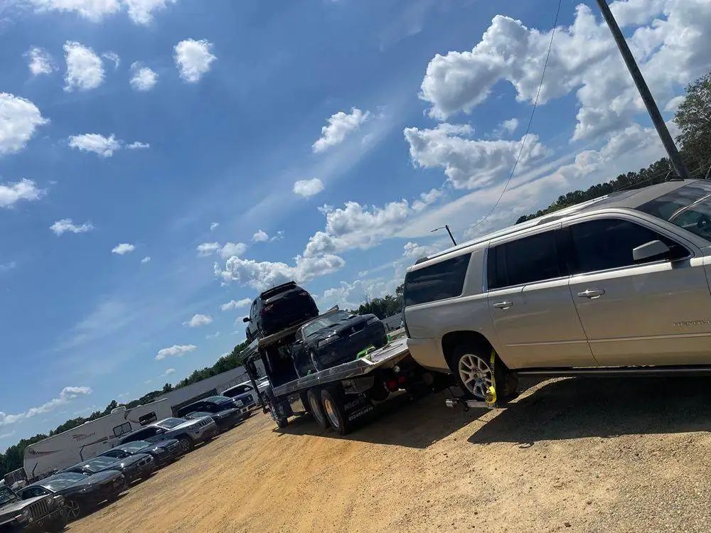 CB Towing & Hauling Image