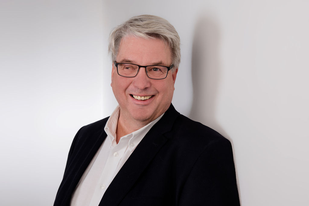 Bild 1 AXA Versicherung Elias Plaumann in Achim in Achim