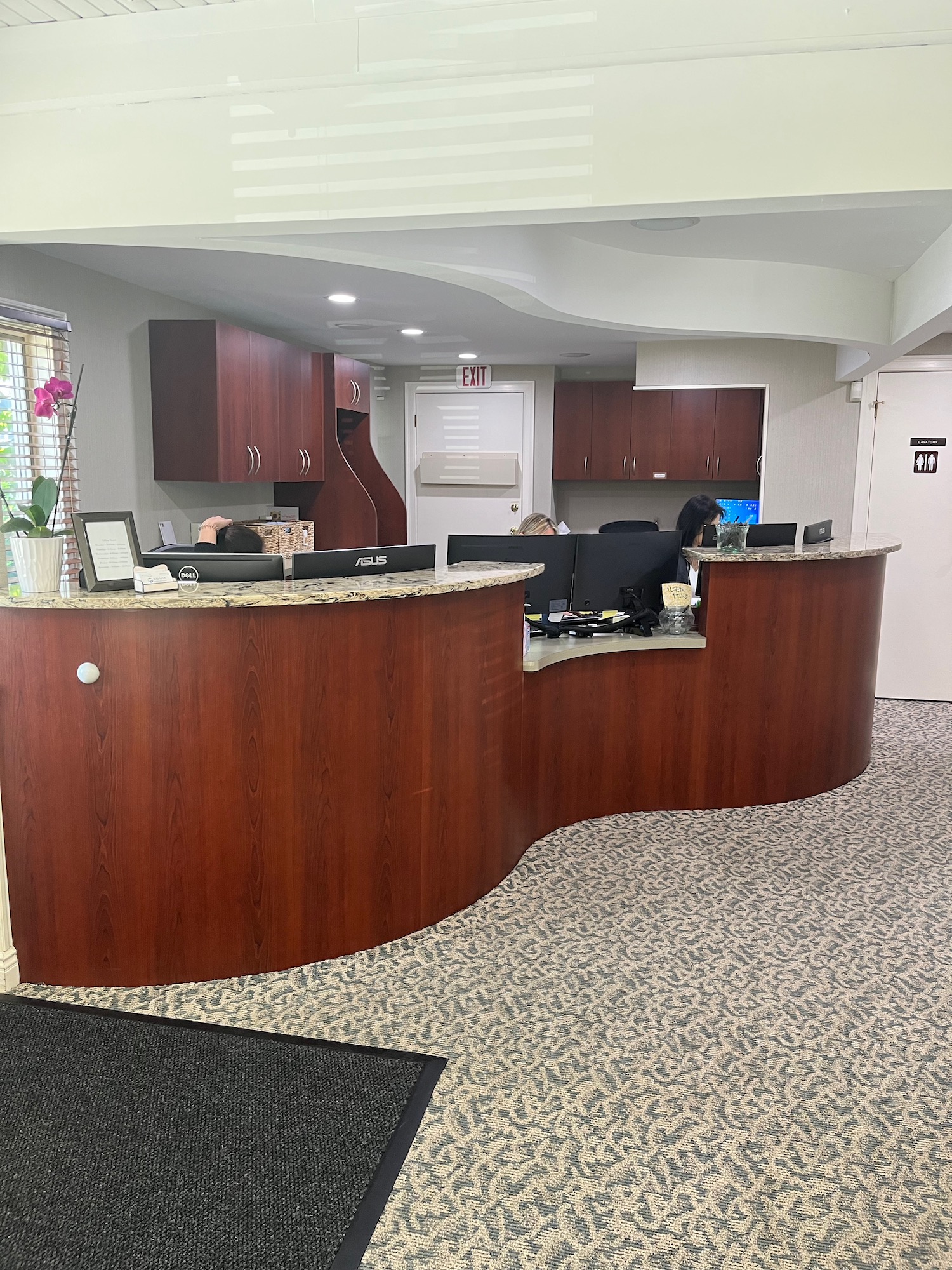 At Kalmar Family Dentistry, Dr. Kelly L. Kalmar and her expert team continuously strive to provide the highest quality dental care for patients of all ages. We are driven by quality, values, efficiency, communication and continuous training ensuring an optimum and healthy environment in which to benefit our patients' needs.
Visit us today, we are located between High Street and Main Street in Huntington, NY.