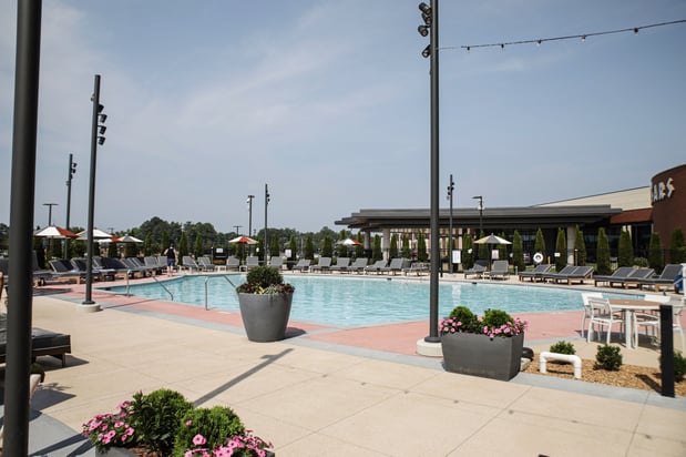 Images The Pool at Caesars Virigina