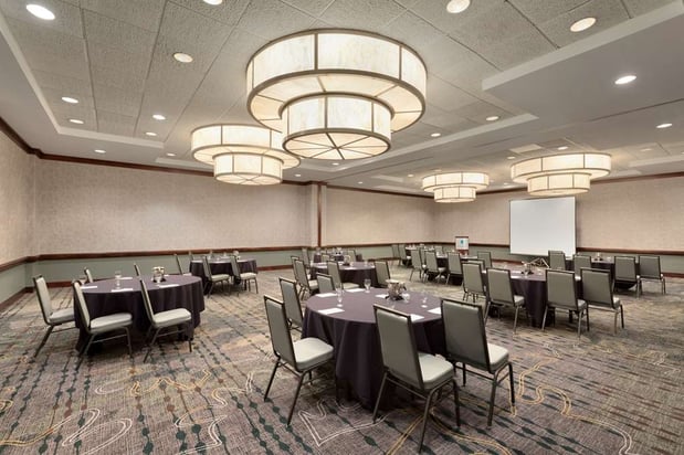 Images Embassy Suites by Hilton Chicago North Shore Deerfield