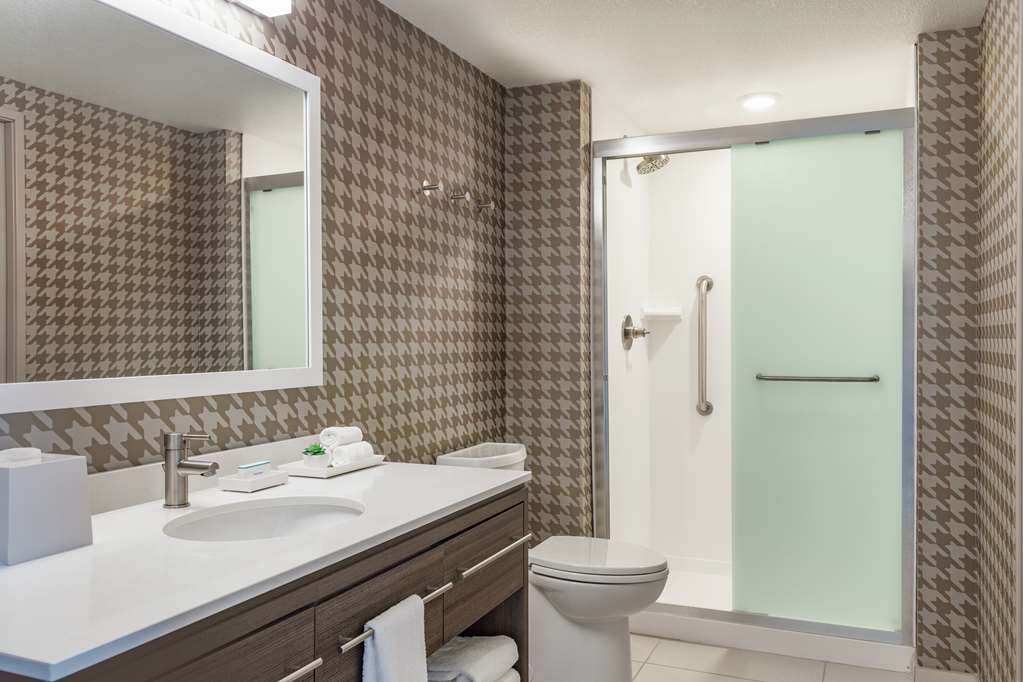 Guest room bath Home2 Suites by Hilton Mesa Longbow Mesa (480)545-6615