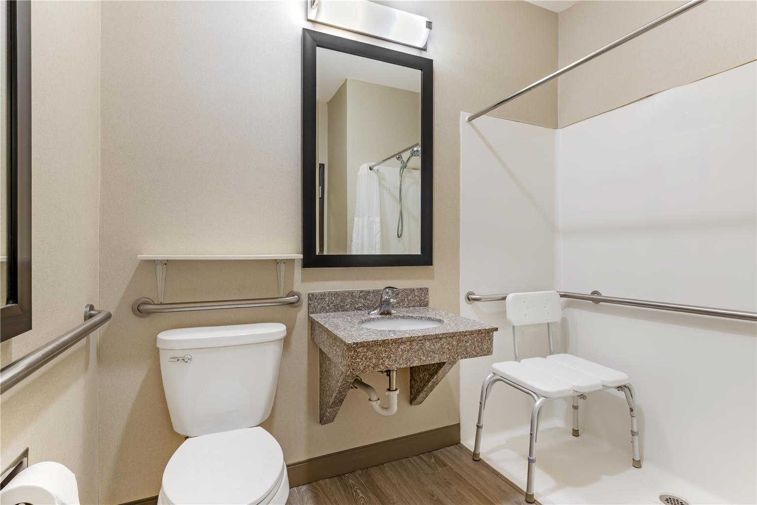 ADA - 2 Queen Beds w/ Roll In Shower