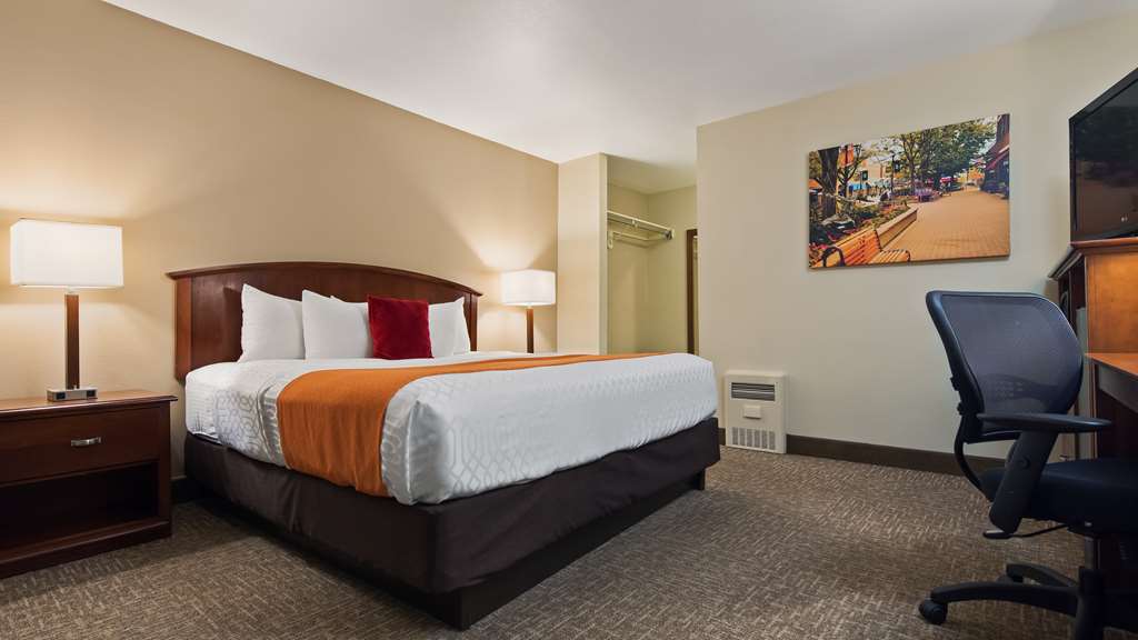 King Bed Guest Room Best Western University Inn Fort Collins (970)484-2984
