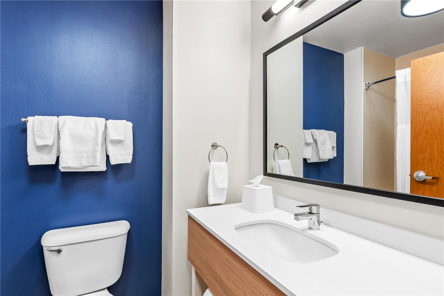 Guest room bath