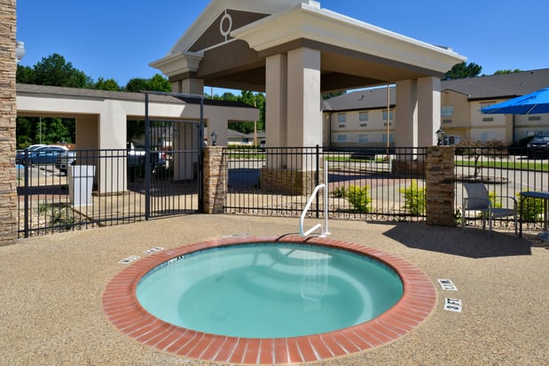 Images Holiday Inn Express & Suites Carthage by IHG