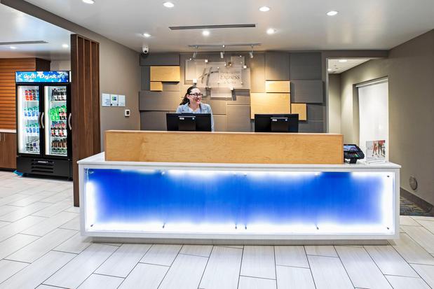 Images Holiday Inn Express & Suites Tulsa South - Woodland Hills by IHG