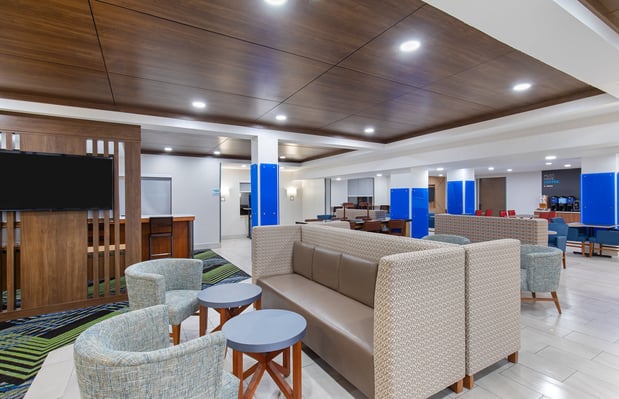 Images Holiday Inn Express & Suites Birmingham - Inverness 280 by IHG