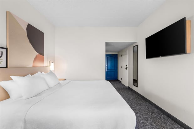 Images Spark by Hilton Green Bay