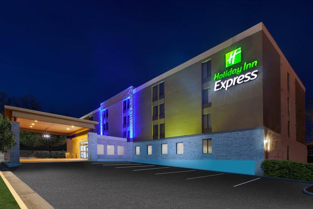 Images Holiday Inn Express Fairfax - Arlington Boulevard, an IHG Hotel