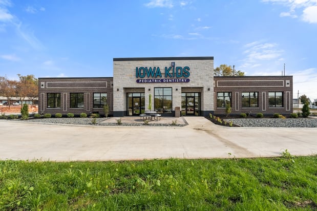 Images Kaaren Vargas, DDS
