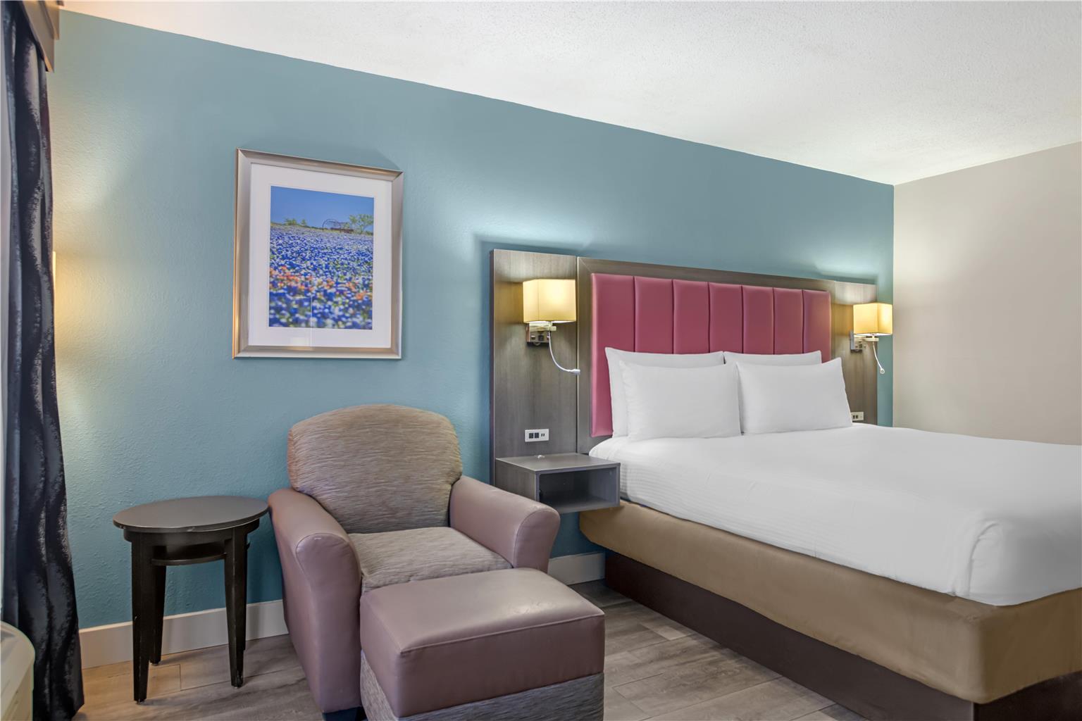 King Bed with Tub