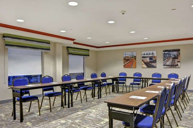 Images Hampton Inn & Suites Newark-Harrison-Riverwalk