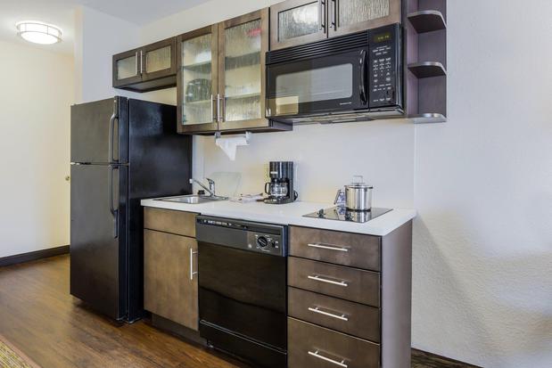 Images Candlewood Suites Virginia Beach Town Center by IHG
