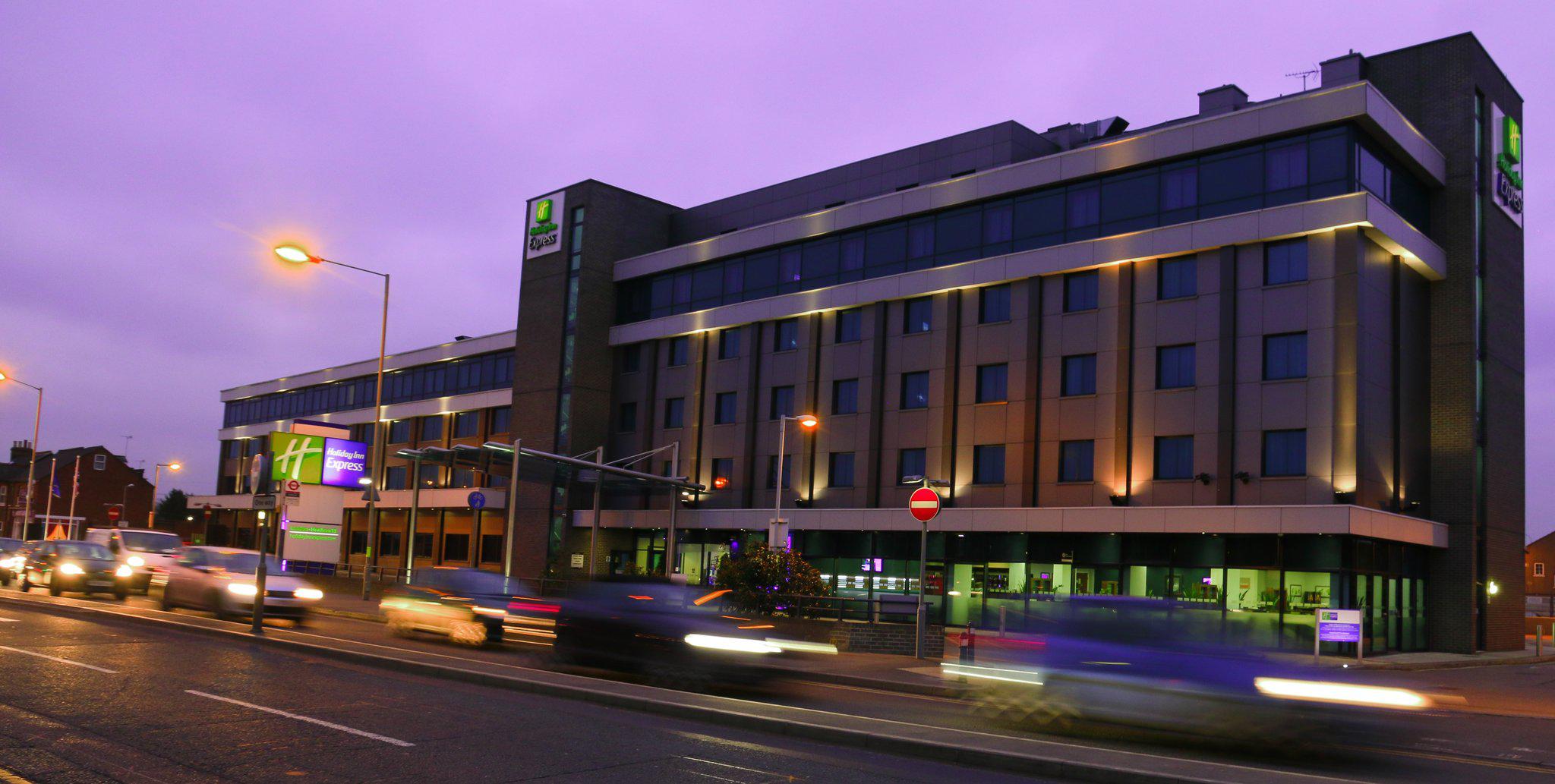 Holiday Inn Express London - Heathrow T5, an IHG Hotel Slough 01753 684001