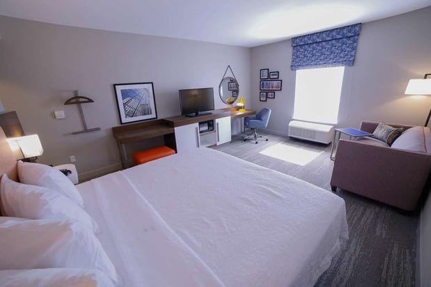 Images Hampton Inn & Suites Forest City