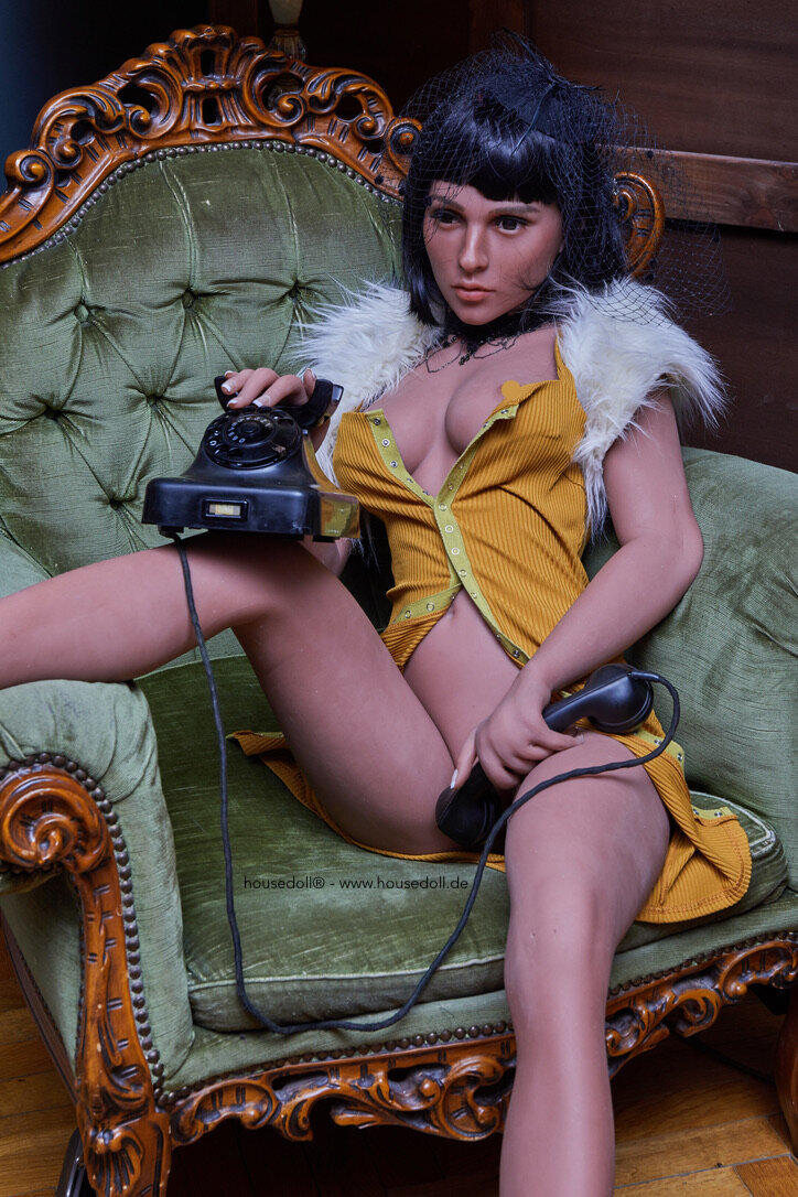 housedoll, Eresburgstraße 24 in Berlin