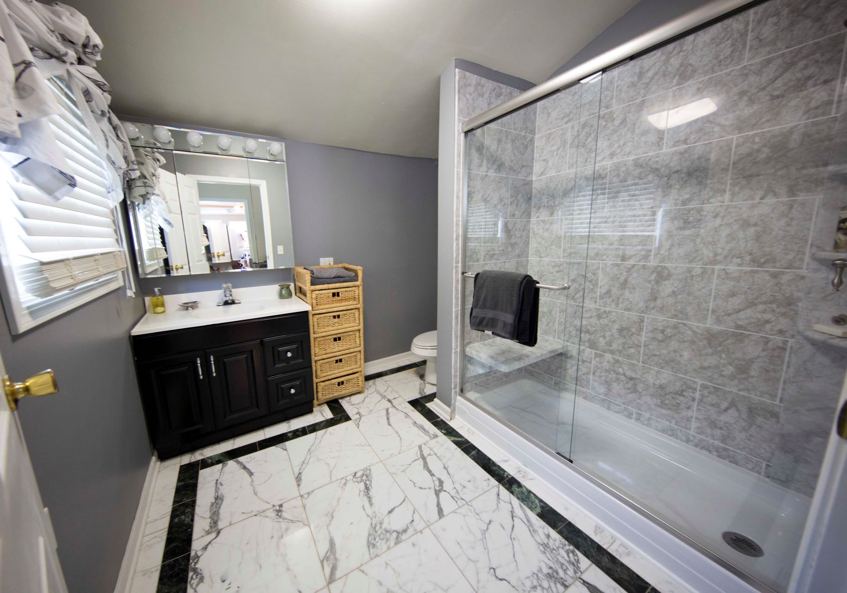 Walk-In Showers & Tubs