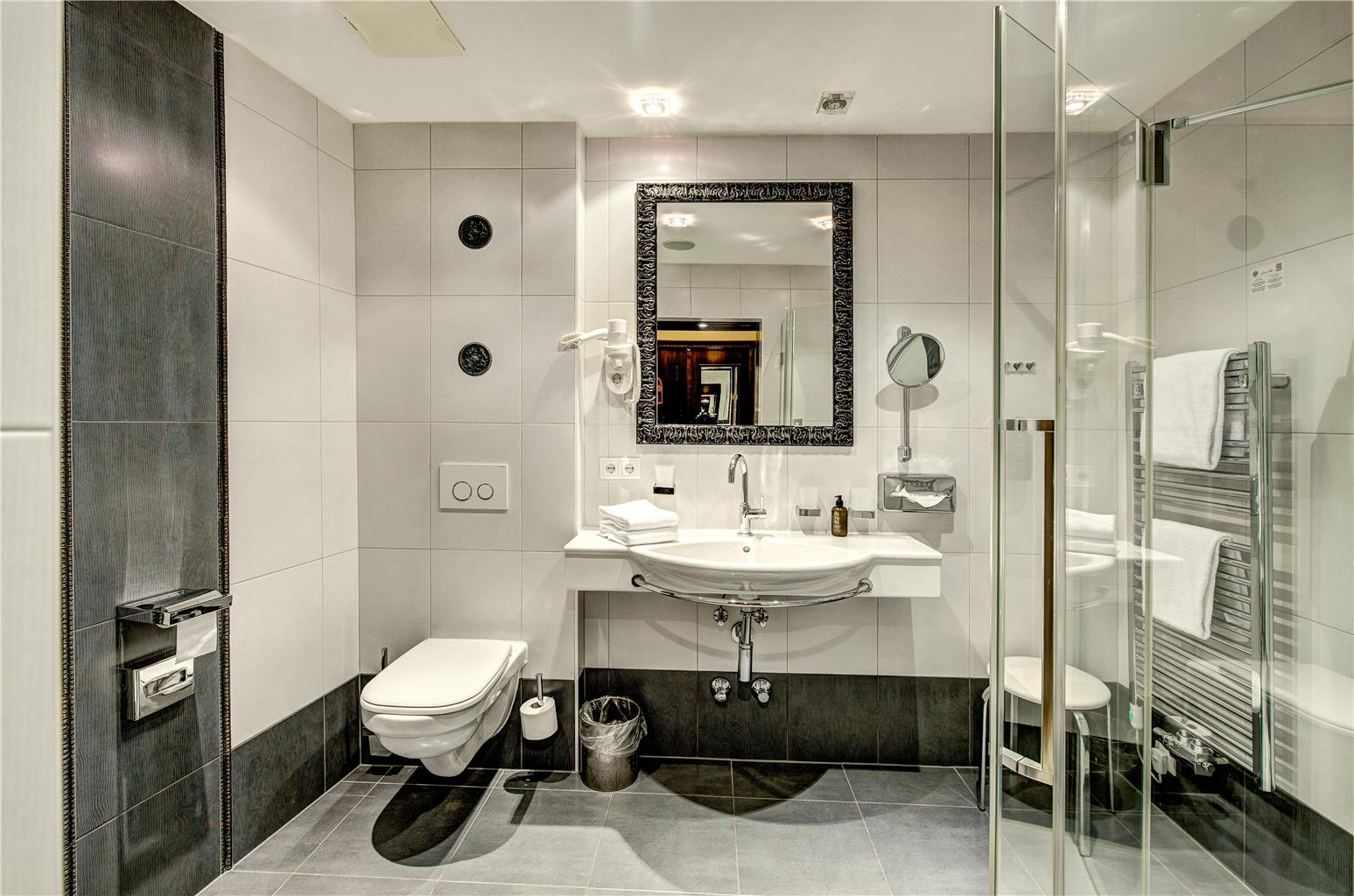 Hotel Goldener Adler, BW Signature Collection, Herzog - Friedrich Str 6 in Innsbruck